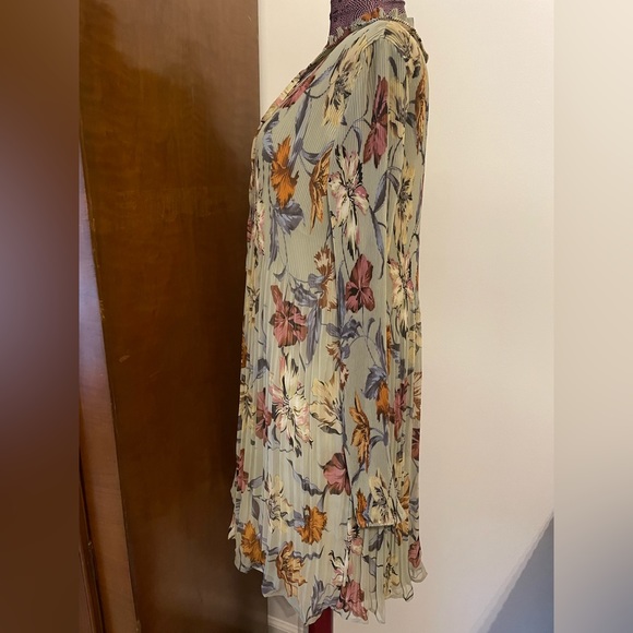 Forever Unique U Collection green pleated high neck floral mini dress Size 8 - Picture 5 of 10